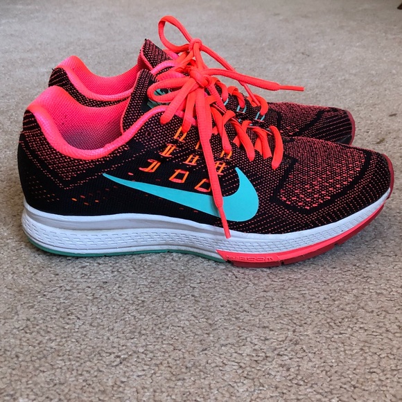 Nike Shoes - Nike Zoom Structure